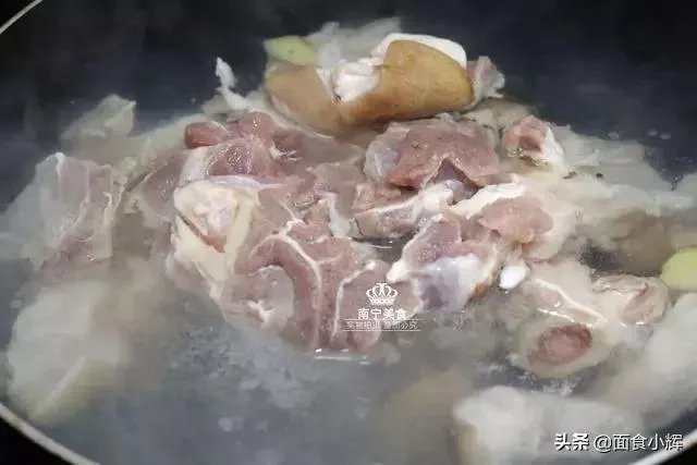 电饭煲能够煲压猪蹄吗？知道的能不能把过程写出来？