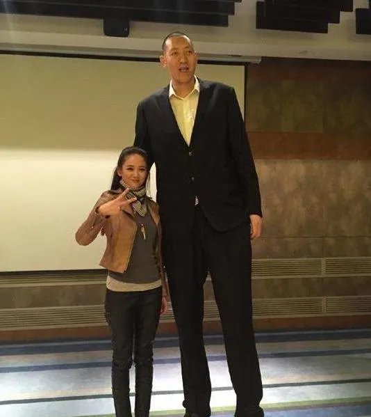 孙明明和姚明哪个高