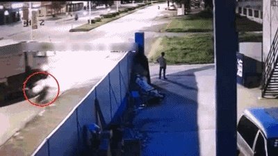 15岁少年飙车意外身亡，过路司机判责51万，你怎么看？