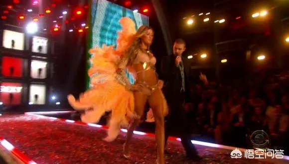 #维密大秀#维密秀上有哪些事故被成功救场了?