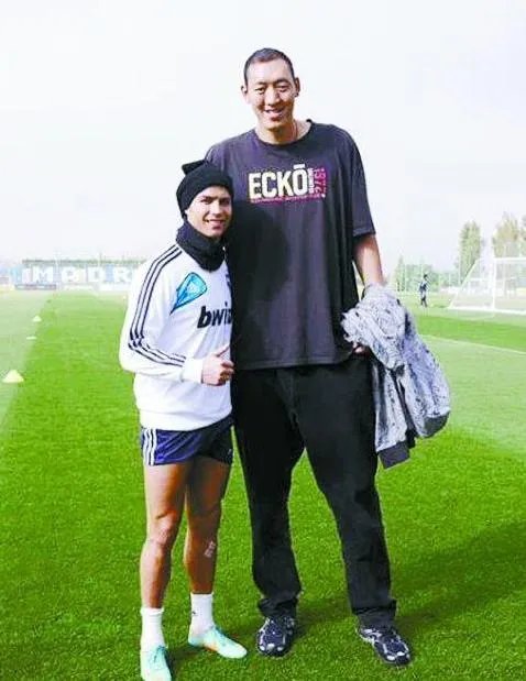 孙明明和姚明哪个高