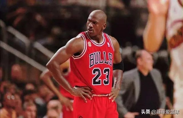 乔丹在打不过活塞时，选择和同届的奥拉朱旺抱团，可以几个冠军？