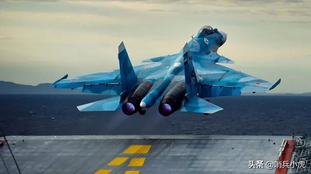 战斗机后轮着地,前轮抬起,如何分辨它是在起飞,还是在降落?