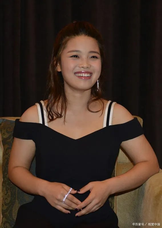 王莎莎已经28岁了，现在的她与儿时的她长相差距大吗？