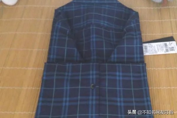 如何叠长袖的衣服？