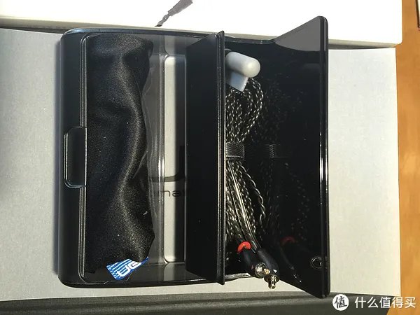 适合听音乐 — Logitech 罗技 UE900s 四单元动铁 入耳式耳机