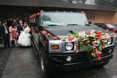婚车加长悍马多少钱    婚车租赁注意事项