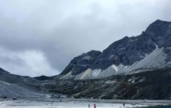 稻城亚丁为何会火爆全网，真的如同介绍所说的那么美？