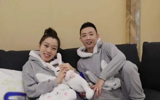 法老疑似和一位17岁的高中生谈恋爱？