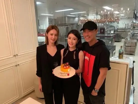 林峯张馨月携女儿格格出游，张馨月是一位好母亲吗？