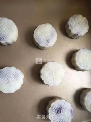 紫薯冰皮月饼