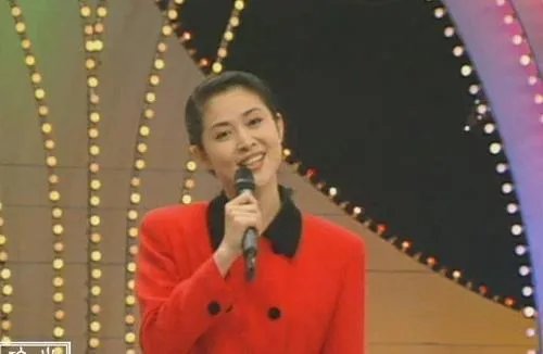 董卿倪萍两代央视一姐罕见合体，风光无限的她们为何泪流满面？