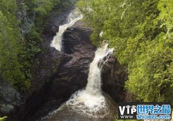 世界上最神秘的瀑布：魔鬼水壶瀑布水流不知去向 