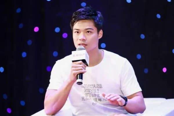 苏炳添换起跑脚参考了刘翔？