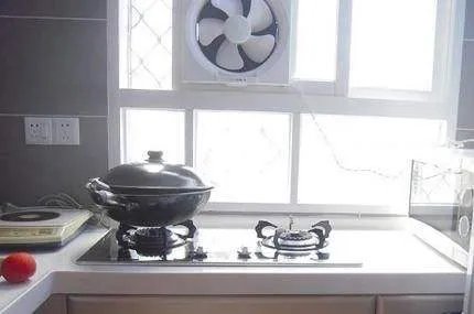 厨房安装换气扇还是排气扇