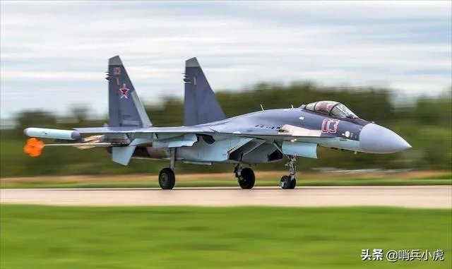 战斗机后轮着地,前轮抬起,如何分辨它是在起飞,还是在降落?