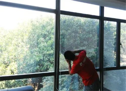 玻璃窗贴膜多少钱一平 玻璃窗膜怎么贴才平整