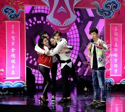 快乐大本营之唐嫣李易峰亮相 粉丝大赞两者有夫妻相