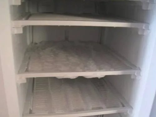 冰箱冷藏室结冰怎么回事