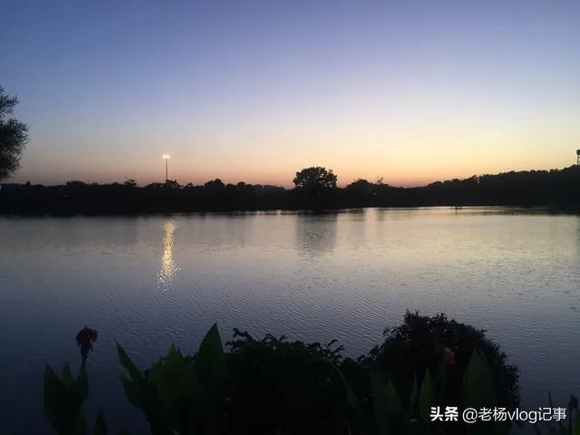 世界上除了火车最长，还有什么车比火车长？