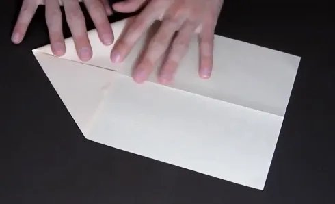 “开学第一课”中的歼15纸飞机怎么折