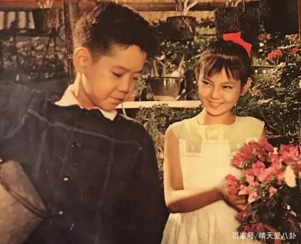 与林建岳离婚25年，谢玲玲为何会感谢婆婆呢？
