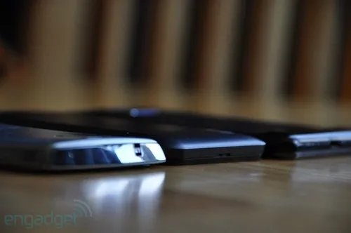 GALAXY S II最薄 3大品牌机皇对比图赏