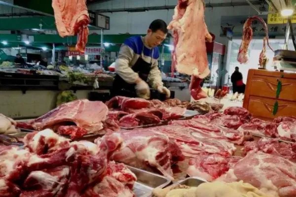 猪肉价格连降9周，猪肉的价格还能回到十几块一斤吗？