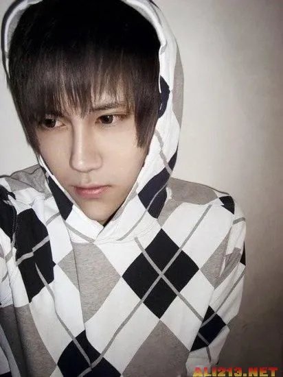 高校帅哥校草大搜罗 哪个是你的梦中情人呢？