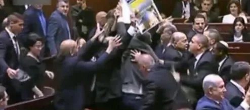 美副总统彭斯演讲遭抗议是什么情况？