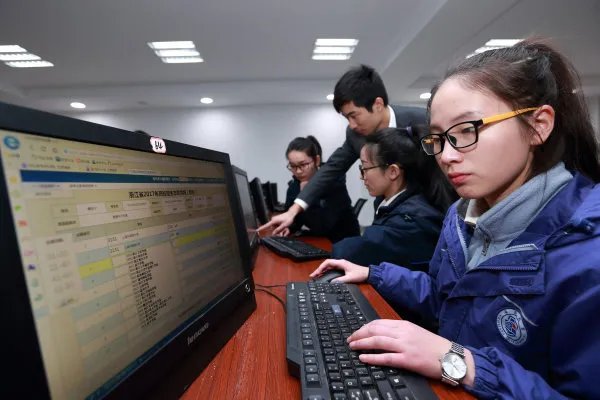 宋祖儿推荐AI志愿助手，填报志愿到底有多重要？