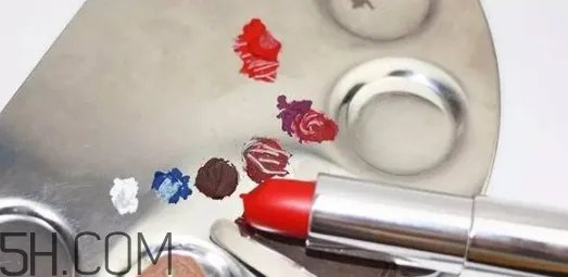 美宝莲蓝管调色口红使用方法 美宝莲蓝管调色唇膏色号试色