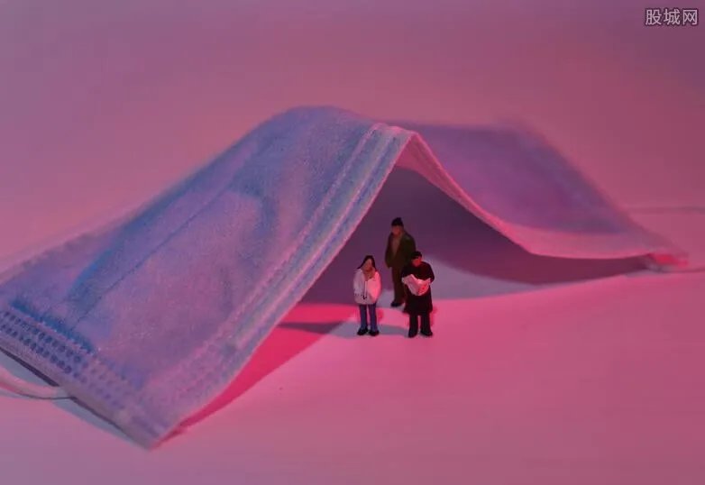 北京机场巴士司机自称揪口罩感染 疫情最新状况引热议