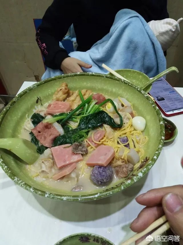 想做小吃生意,是加盟好还是去小吃培训机构学好呢?