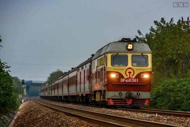 乘火车离京不再查核酸证明 只允许低风险地区人员