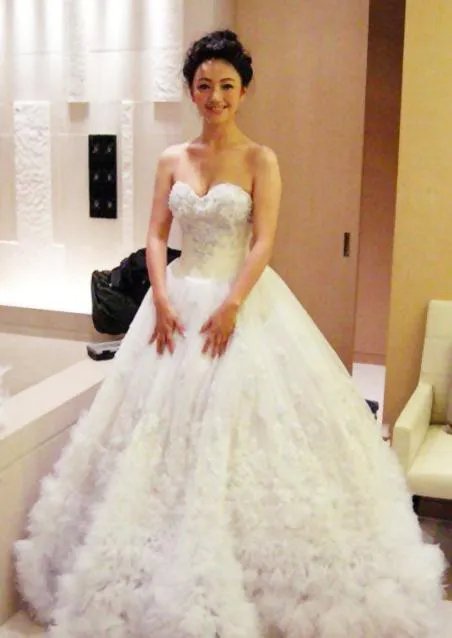 中国设计师兰玉的婚纱有名吗？有哪些女明星穿过？