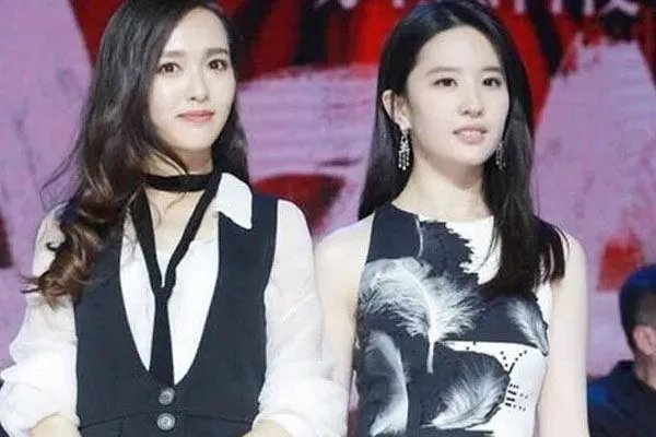 刘亦菲为唐嫣庆生，她们两人的关系如何？