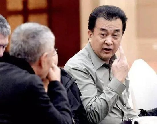 黄宏上午被免职，下午就被带走，如今多年过去了他过得怎么样？
