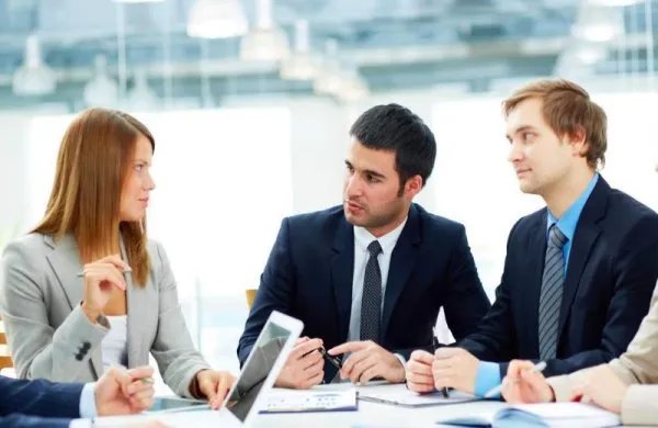 拼多多回应员工加班猝死，如今社会拿钱换命是不是常态？