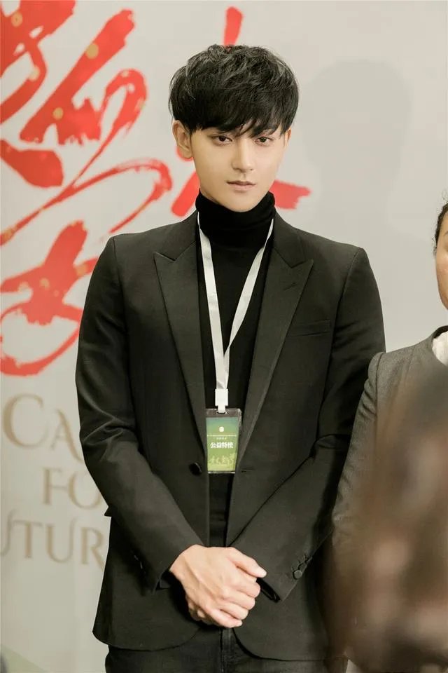 落魄时靠4万本金东山再起，死后身价200亿，黄子韬父亲是怎么发家的?