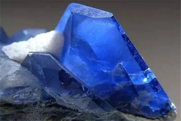 世界十大最贵的石头 塔菲石每克拉3.5万美元，最后一种很少见