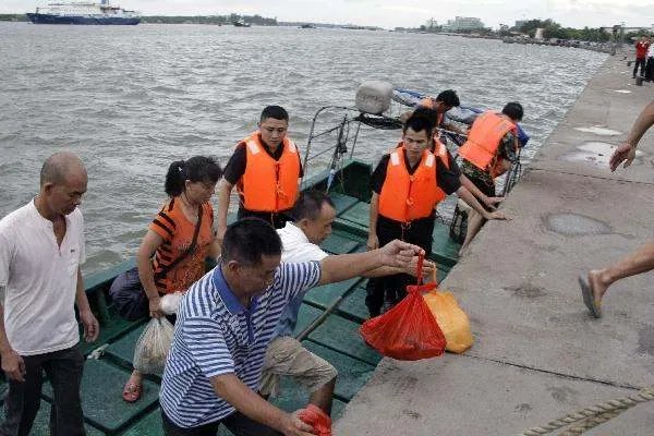 台风“纳沙”来袭!海南的螃蟹被“吹上”码头,此次台风的威力有多大?