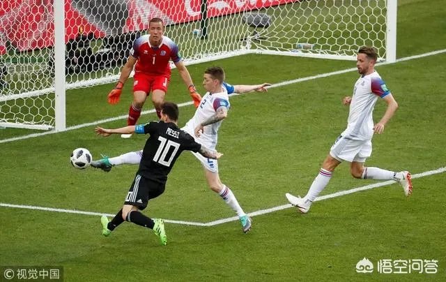 冰岛电影导演哈尔多松在俄罗斯世界杯上扑出梅西的点球，你怎么看？