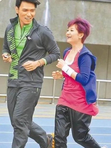 梁静茹身高对比图 揭秘小个子女星的真实身高