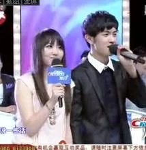 和李恒建牵手的陈晓楠照片