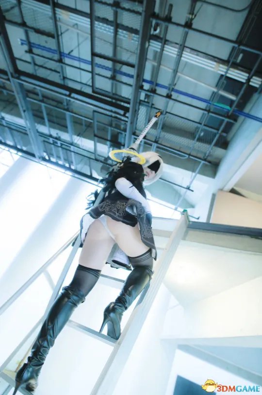 乳量太大撑爆紧身衣 岛国美女Coser再发2Bcos美照