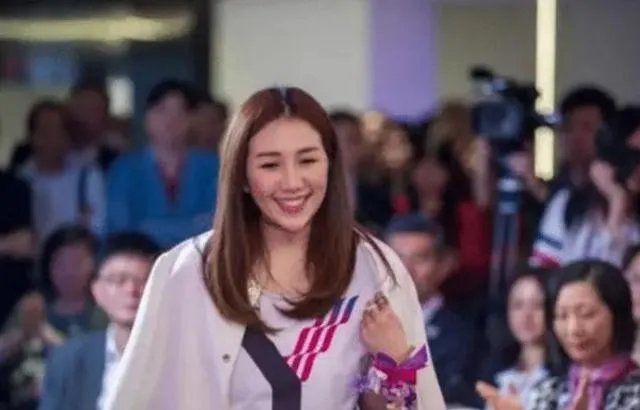 何鸿燊孙女嫁东北