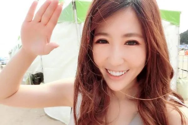 谢依彤抖胸直播 不正是粉丝渴望的福利吗