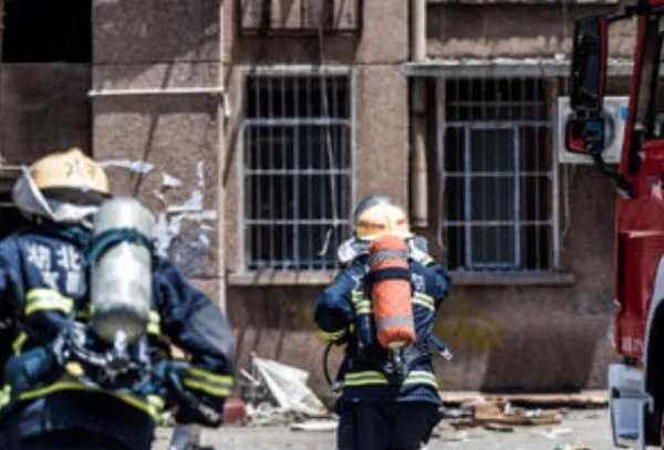 消防员灭火时被误看成敷着面膜，这是怎么回事？