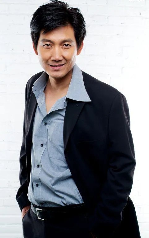 你认为李崇霄在《老牛家的战争》一剧的表现怎么样？